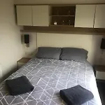 Кемпинг Flosh Caravan, Manor House Park
