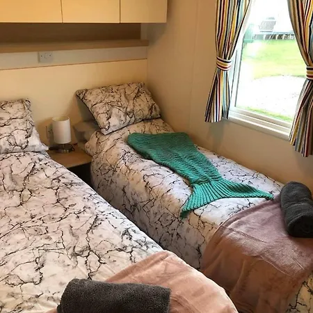 Flosh Caravan, Manor House Park * Mawbray