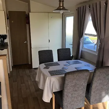Flosh Caravan, Manor House Park Кемпинг *