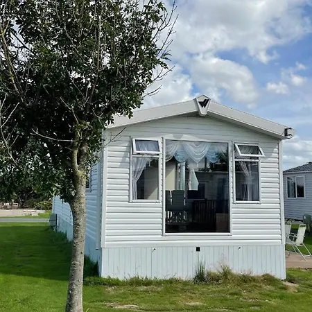 Кемпинг Flosh Caravan, Manor House Park *