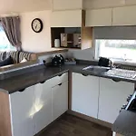 Kemping Flosh Caravan, Manor House Park *